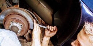 Z jakim momentem dokręcić łącznik stabilizatora?