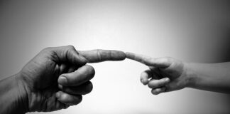 Dlaczego nie można dotykać żarówek halogenowych?