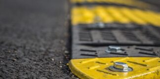 Czy zwalniacz i retarder to to samo?