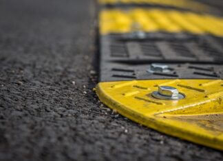 Czy zwalniacz i retarder to to samo?