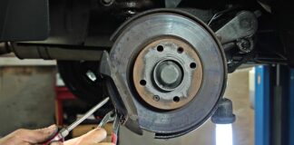 Czym się różni hamulec tarczowe od hydraulicznego?