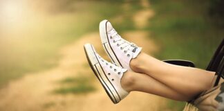 Dlaczego samochód skrzypi?