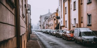 Ile trwa wydanie auta z salonu?