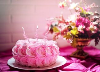 Kiedy podaje się tort komunijny?