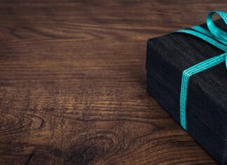 Czym można okleić pudełko?