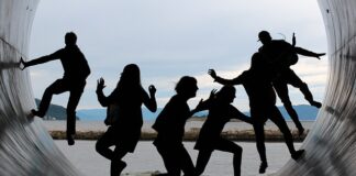 Jak się nazywają postacie z Rainbow High?