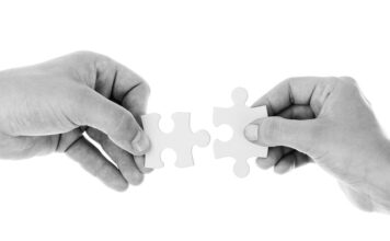 Dlaczego dziecko układa puzzle do góry nogami? Dlaczego dziecko układa puzzle do góry nogami?