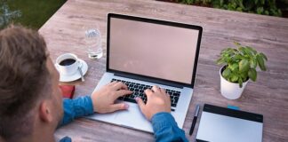 Jak się pisze pufy?