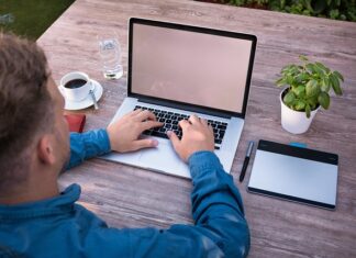 Jak się pisze pufy?