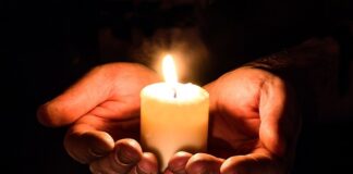 Czy daje się świeczki na tort komunijny?