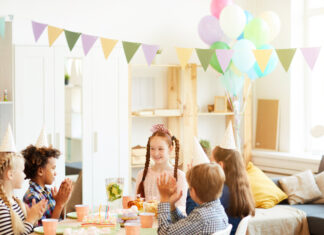 Jak ozdobić salon za pomocą balonów na urodziny dziecka