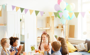 Jak ozdobić salon za pomocą balonów na urodziny dziecka? Jak ozdobić salon za pomocą balonów na urodziny dziecka